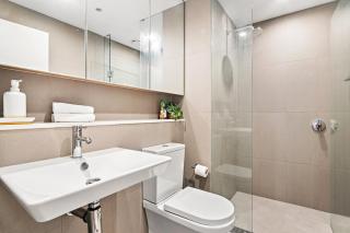 Modern Docklands 2B1B APT - City View, Pool, Gym, Free Parking - 7