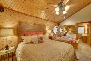 Studio with Deck Near Thorncrown Chapel and Lakes - 3