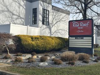 Red Roof Inn & Suites Middleborough - 8