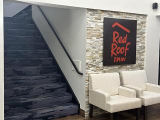 Red Roof Inn & Suites Middleborough - 3