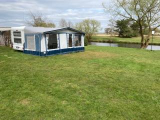 Mietwohnwagen S1 am Flussufer - 0