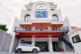 Front One Hotel Mesir Surabaya - 9