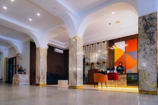Front One Hotel Mesir Surabaya - 6