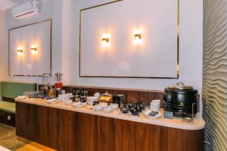 Front One Hotel Mesir Surabaya - 2