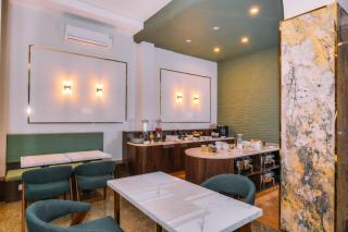 Front One Hotel Mesir Surabaya - 3