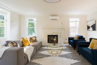 Stroll to heart of Cap Hill from a Mini-mansion - 0