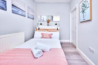 Portrush Harbour Apt Walk to Beach - Princess Red 1 - 4