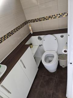 Cozy 4-Bedroom Family Getaway - 3