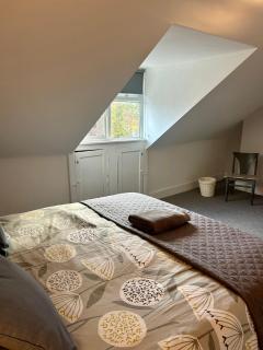 Central and Convenient with Private Parking - 5