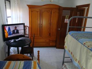 Habitacion Privada Triple Individual Toledo - 1