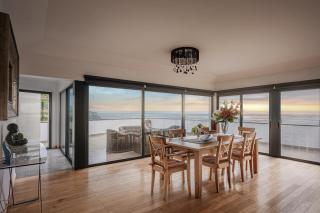 Beachfront Penthouse with Panoramic Ocean-View Terrace VIP Baia - 0