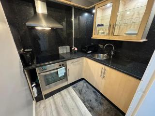 Stylish Glasgow Apartment - 6