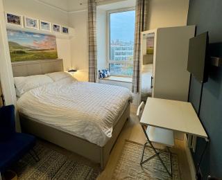 Warm upgraded top-floor flat in Finnieston - 8