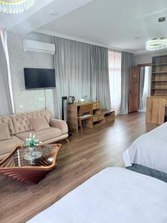 T I F L I S Hotel - 4