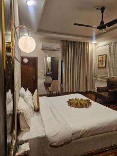 Ambassador Suite 1 - 8