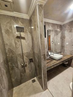 Ambassador Suite 1 - 6