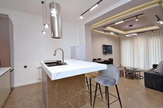 Central Stay Near Opera - Luxury Apartment - 6
