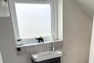 Lisburn - 1 Bedroom - sleeps 2 - Street parking - 3