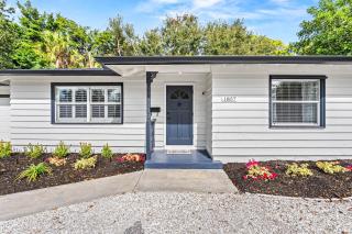 Coastal Cottage Escape Near Siesta Key Beach with Hot Tub - GRAND OPENING - 3