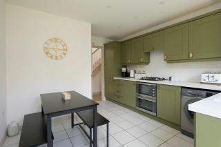 Modern Home on Edge of Cotswolds Private Parking - 5