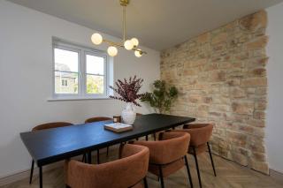 Modern Home on Edge of Cotswolds Private Parking - 2