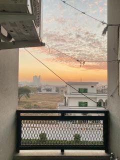 Luxe Studio Apartment in B-17 Multi Gardens - 9