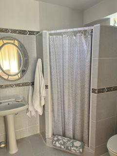 2 St James Apartments - 8