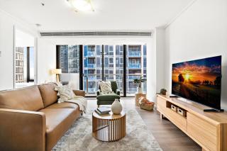Stylish Southbank Apartment with On-Site Parking - 0