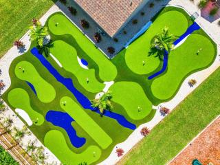 NEW! Spacious, Mini Golf, Heated Pool, Hot tub - 6