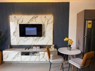 Stylish City studio with a balcony - 4