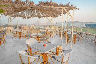 Sunshine Pyramids& Grand Museum View - 0