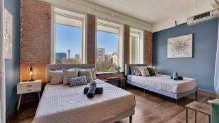 Downtown Loft- Pool -Free Parking -2026 World Cup - 9