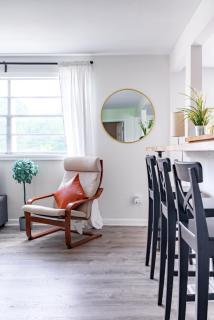 Jungle House Columbus Short North Downtown Free Parking - Steps to Convention Center & Nationwide Arena - 1BR Luxury Home - Sleeps 6 - Over 5,800 Five Star Stays - 1