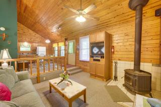 Eureka Springs Studio with Deck, Views and BBQ! - 2