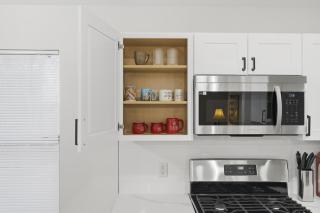 2025 New Build 2 Story by UT Dtwn, King Beds, Big Yard - 3