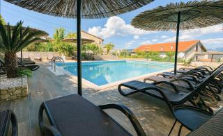 SeaEsta apartment Pool and Beach - 0