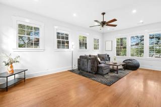 Warm and Cozy 2025 Build Victorian Gem on UT, Downtown with Free Parking - 4