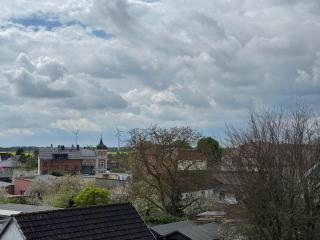 Spacious Cozy Loft for Work & Family- Near Lake - 2