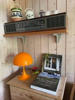 Retro Idyll And Bird Sounds In Quiet Oasis - 2