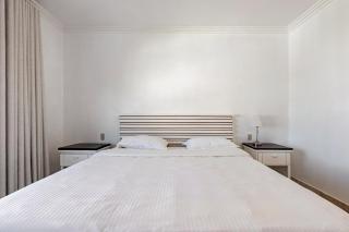 First Line, Direct Access to Private Beach - 9