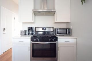 Jennifer's Modern Federal Hill Apt w Private Deck - 4