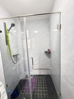 Heated Pool, Gym, Serene, Elegant City 1 BDRM - 8