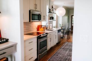 Chic 2BR Cabin D by MHM Luxury Properties - 9