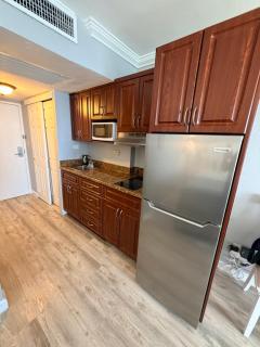 Direct Ocean View Condo,Balcony kitchen pool gym sauna valet parking direct beach access for perfect vacation in Sunny Isles Miami - 5