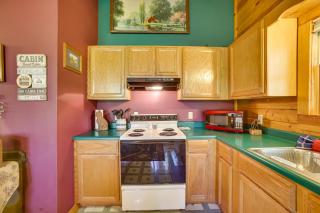 Secluded Studio with Deck about 8 Miles to Beaver Lake! - 2