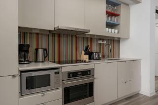 1BD next to Queen St - most ideal location - 2