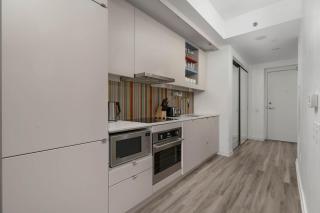 1BD next to Queen St - most ideal location - 1