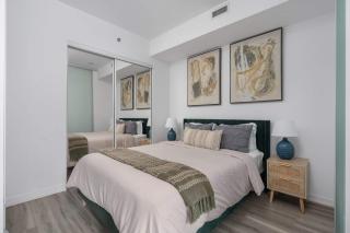 1BD next to Queen St - most ideal location - 9