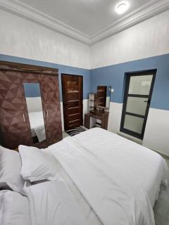 Amsterdam Plaza Apartments - 8