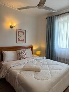 Tranquil Nest 3BR w with pool & gym - 1